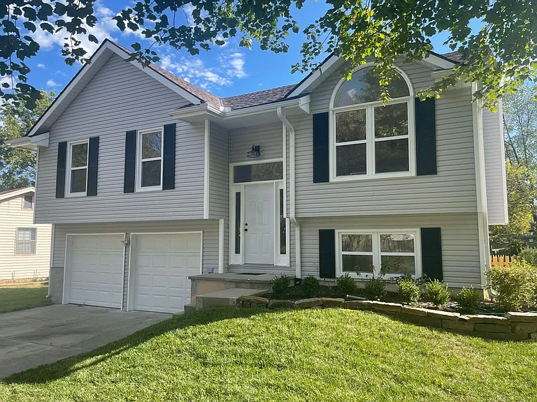 10805 N Campbell St, Kansas City, MO 64155
