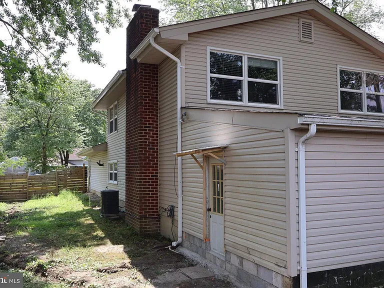 5218 Caroline Cir, Waldorf, MD 20601