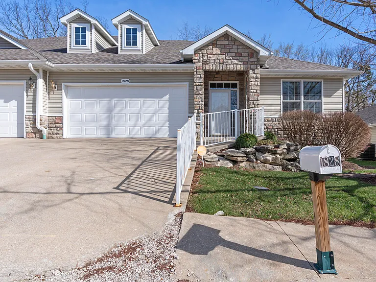1828 Scarborough Dr, Columbia, MO 65201