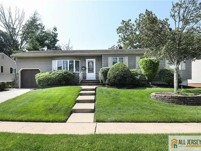 10 Eardley Rd, Edison, NJ 08817