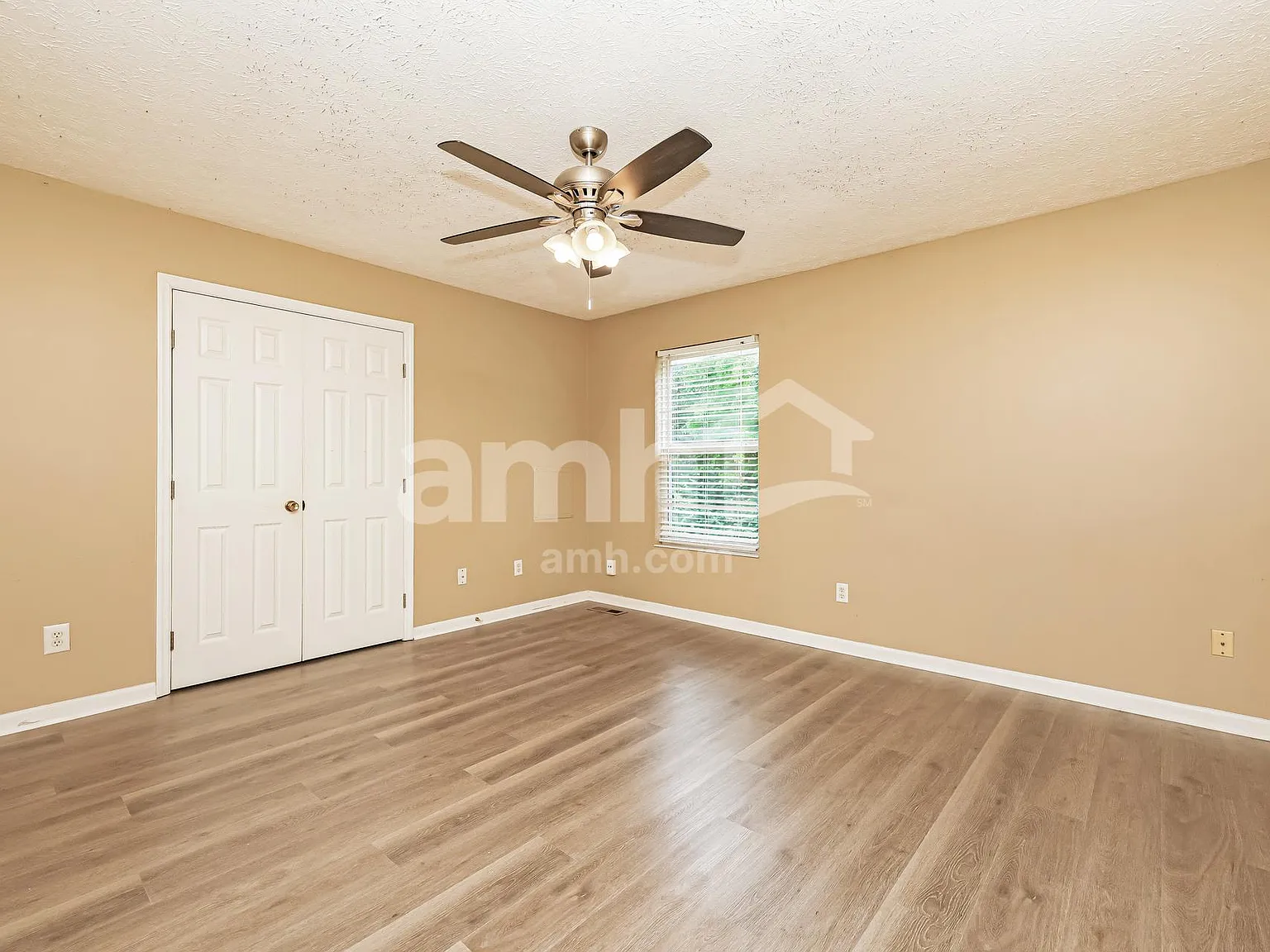 4102 Loyala Chase Ln, Dayton, OH 45424