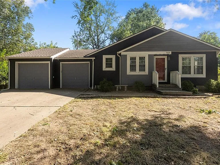 5039 NE Park Ln, Kansas City, MO 64118