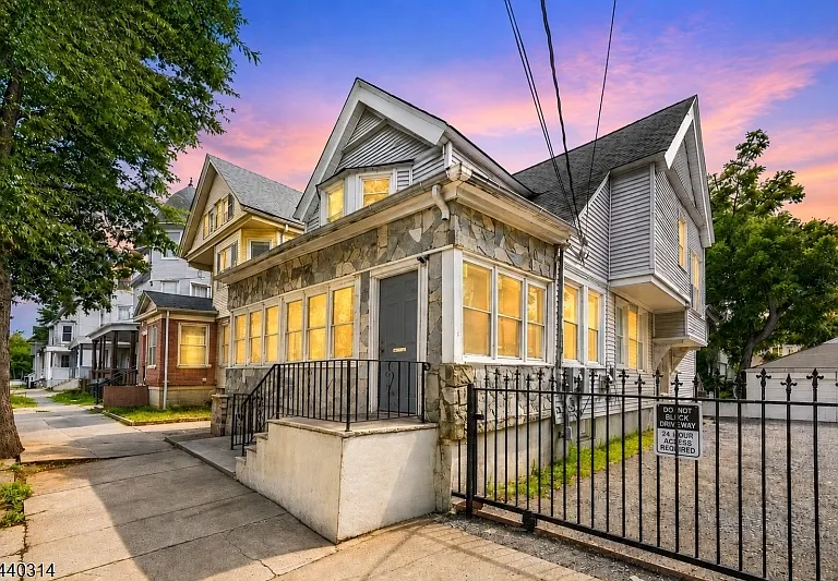 196 S 6Th St, Newark City, NJ 07103