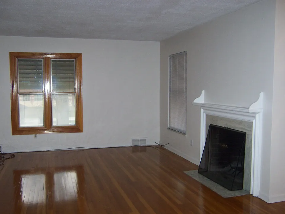 15614 Clifton Blvd, Lakewood, OH 44107