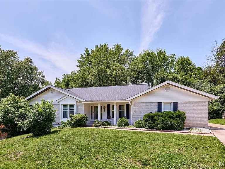 14338 Millbriar Cir, Chesterfield, MO 63017