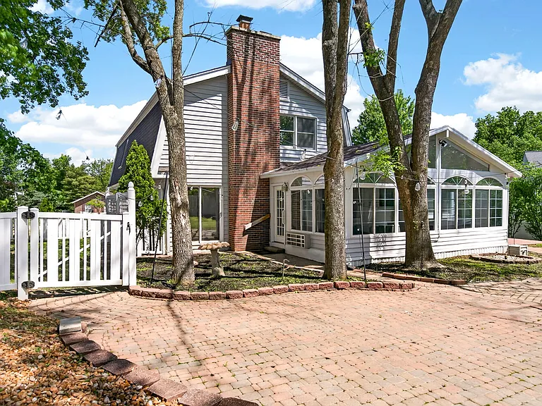 14895 Conway Rd, Chesterfield, MO 63017