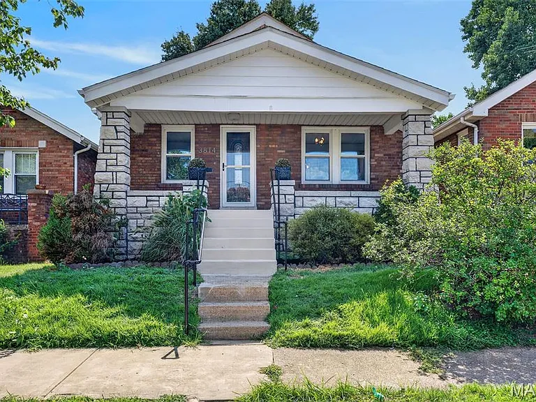 3814 Burgen Ave, Saint Louis, MO 63116