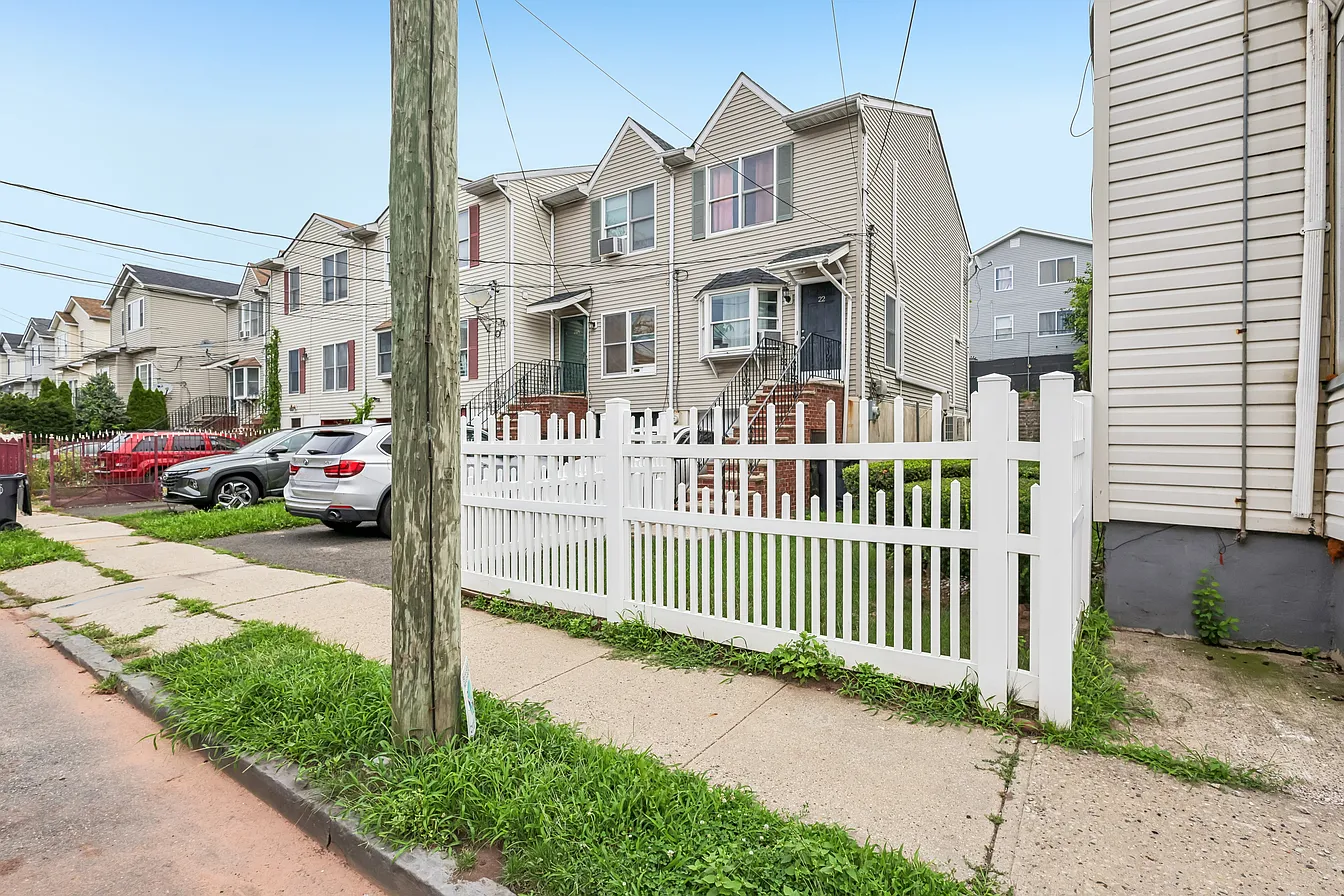 22 Hecker Street, Newark, NJ 07103