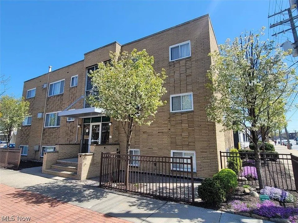 1675 Woodward Ave, Lakewood, OH 44107